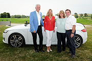 Fast hätte Sybille Beckenbauer (2.v.l.) den Auto TT mit einem Schlag gewonnen - Sieger beim Golfturnier von Alexandra Schörghuber (neben Elmar Wepper) waren die Münchner Kinder. Links: Alexander Schuhmacher, Gesamtvertriebsleiter Region Süd von Sponsor Audi.